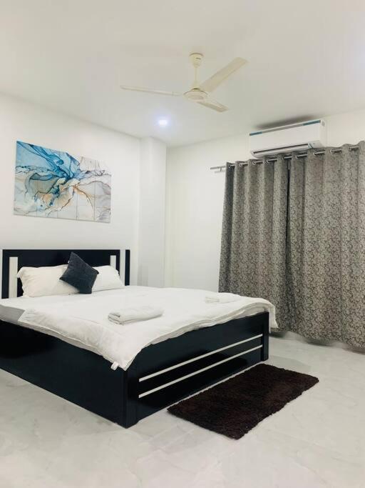 White Orchid, Unique & Stylish, Executive 2Bhk. Appartement Guwahati Buitenkant foto