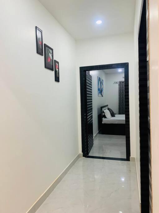 White Orchid, Unique & Stylish, Executive 2Bhk. Appartement Guwahati Buitenkant foto