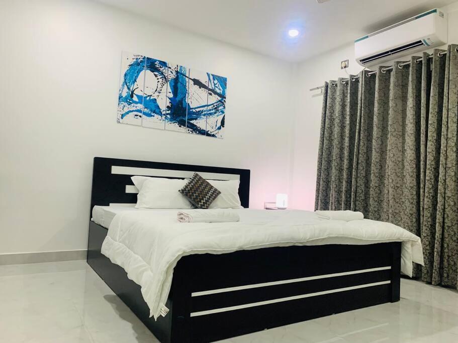 White Orchid, Unique & Stylish, Executive 2Bhk. Appartement Guwahati Buitenkant foto